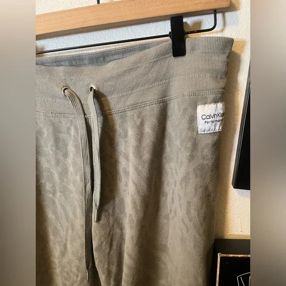 X-large Calvin Klein sweats - Picture 3 of 5